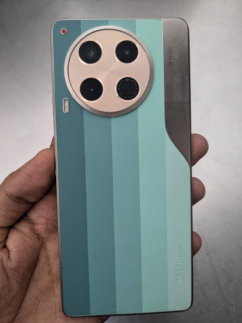 Tecno CAMON 30 0