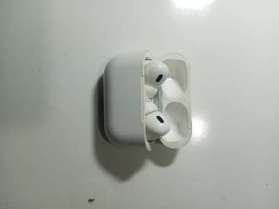 Airpods for sale 10/9 Condition (Thora bohat discount possible)