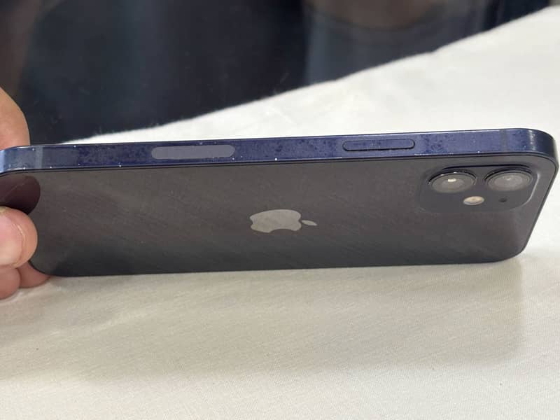 Apple iPhone 12 3