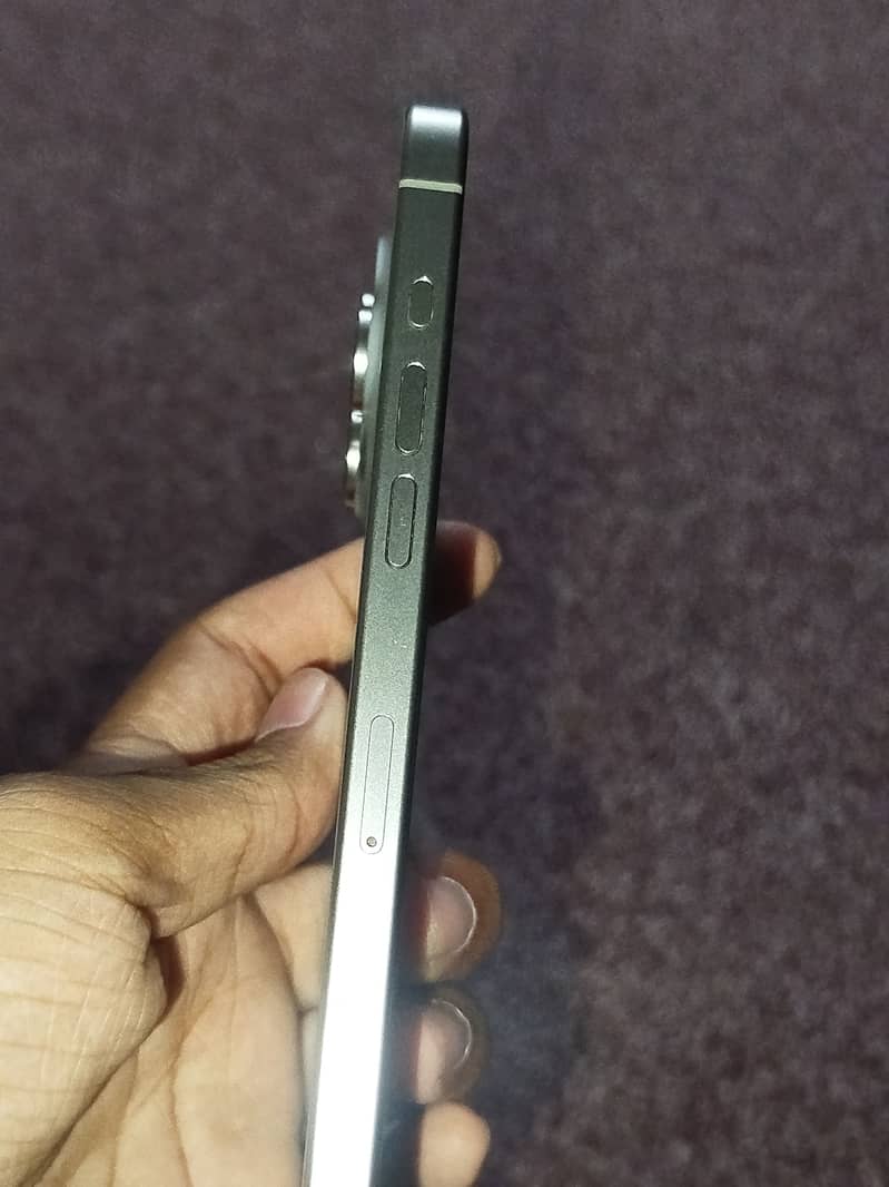 IPhone 15 Pro Max 2