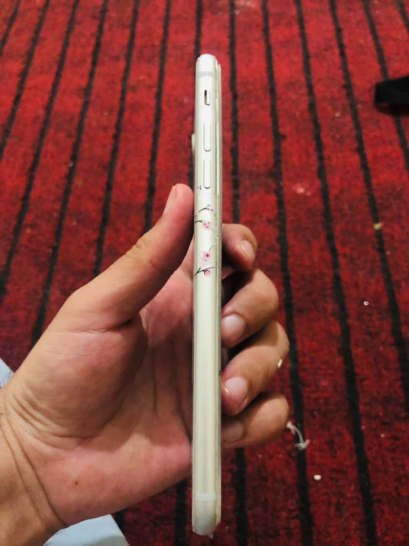 Apple iPhone 8 Plus 4