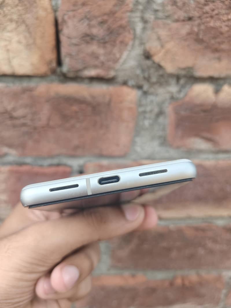 Google Pixel 7 4