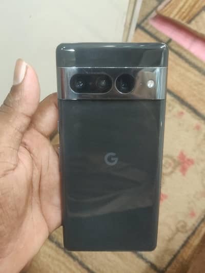 Google Pixel 7 Pro (Minor dot on top left corner) see in pictures