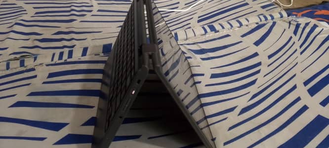 lenovo 300e 2nd Generation 4GB Ram 32GB SSD  conditon 10/09