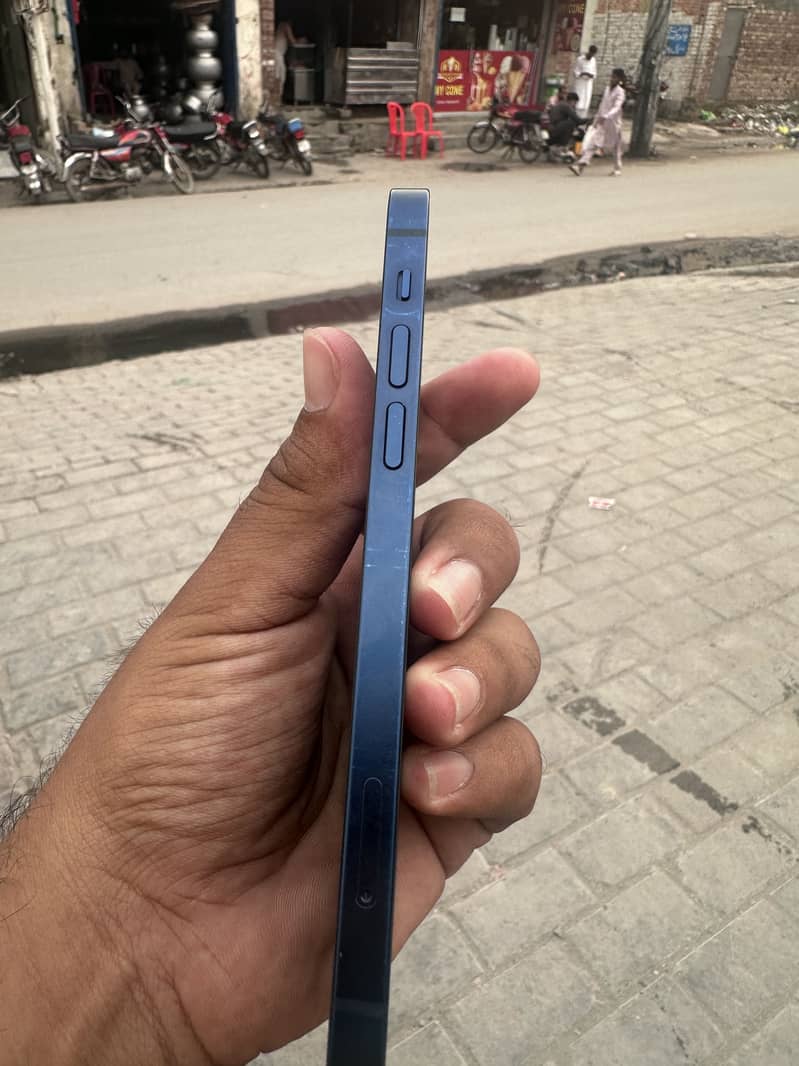 Apple iPhone 12 3