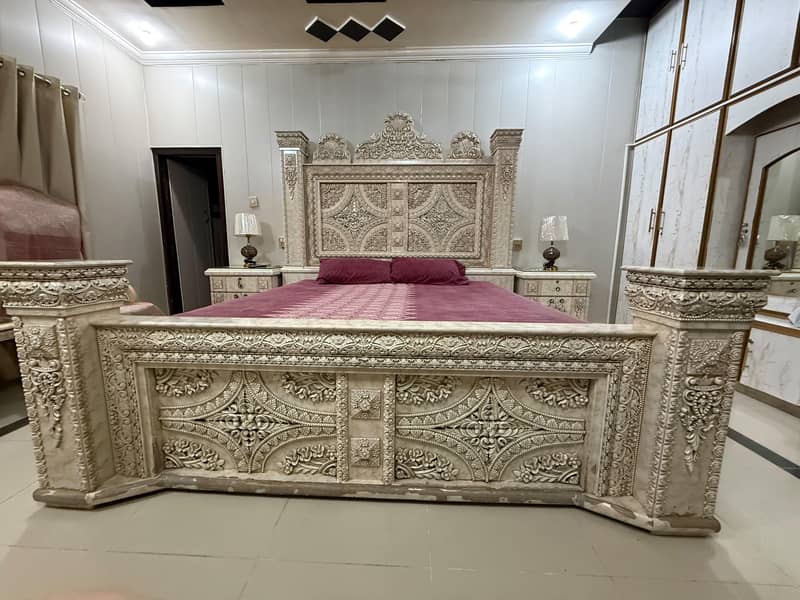 bed set , dressing, side tables 5