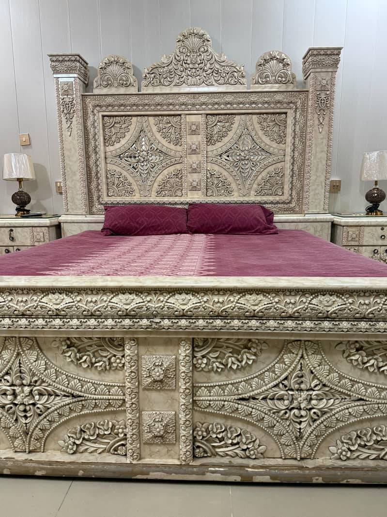 bed set , dressing, side tables 6