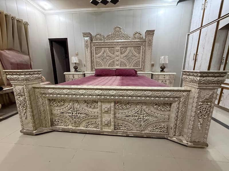 bed set , dressing, side tables 7