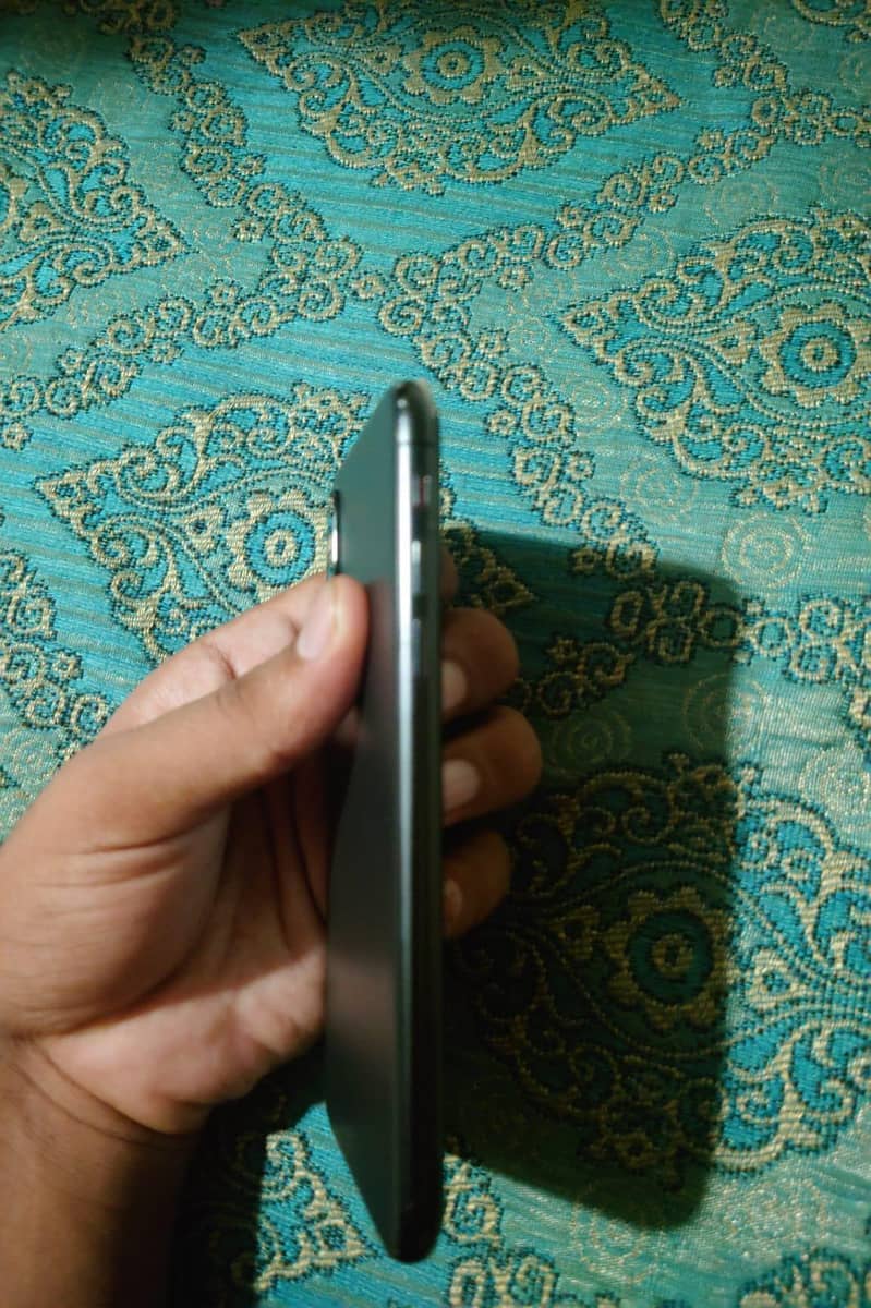 Apple iPhone X 3