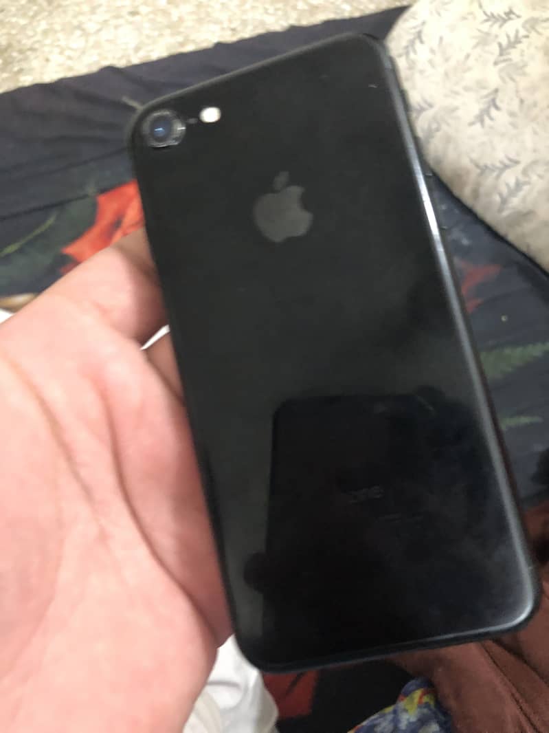 Apple iPhone 7 0