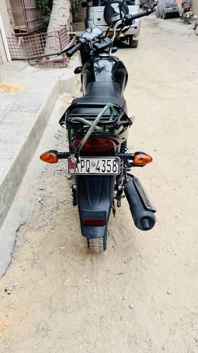 smoth ride n comfortable bike all original bohat kam chali hoi hai