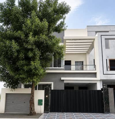 7 marla brand new house near gate and main road