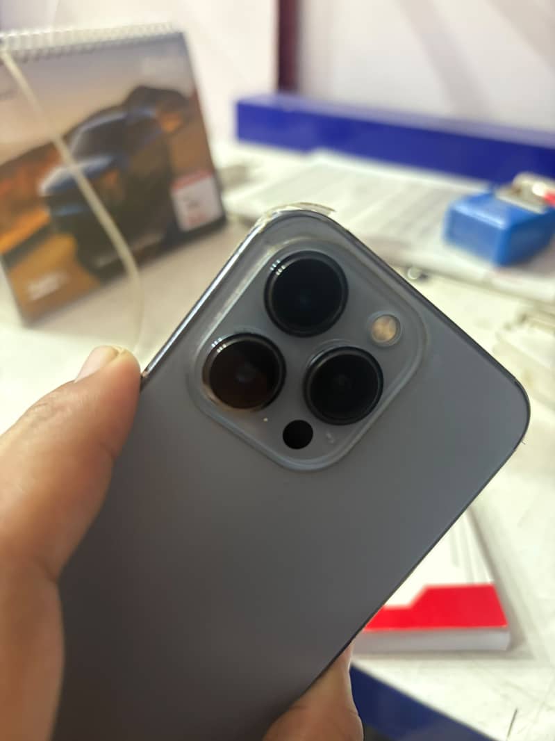 Apple iPhone 13 Pro 2