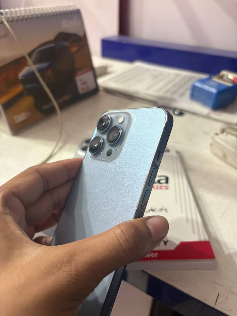 Apple iPhone 13 Pro 4