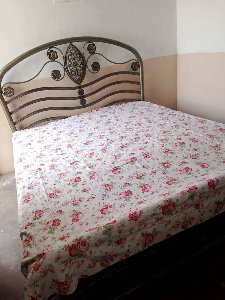 king sized bed 1