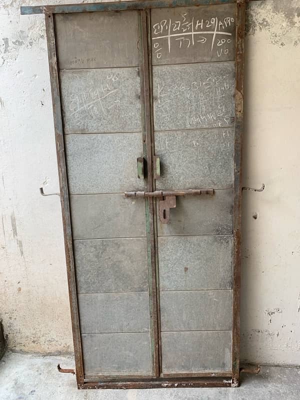 ROOM DOOR 0