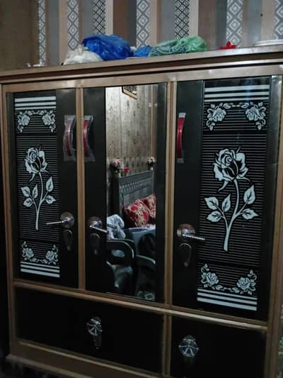 used only for 10 days iron wardrobes 40 kg weight