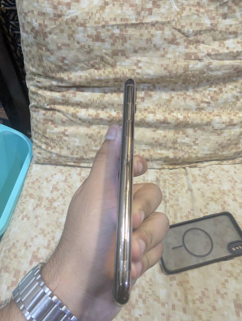 Apple iPhone XS Max 3
