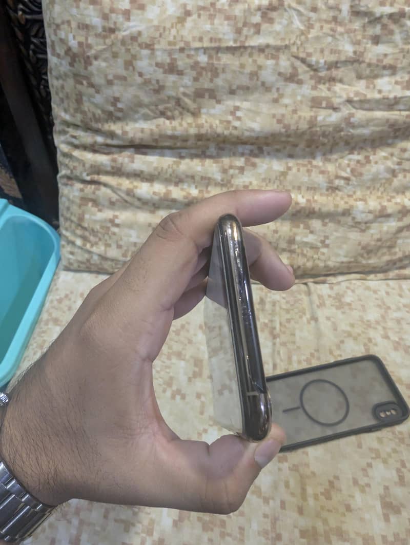 Apple iPhone XS Max 5