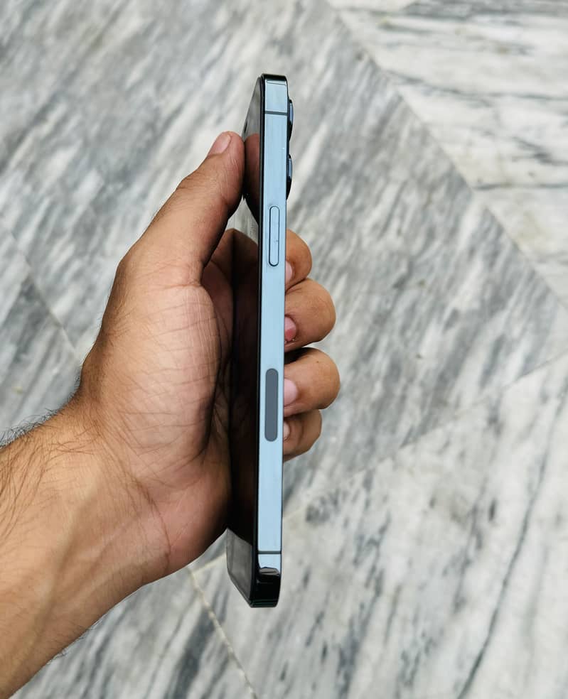 Apple iPhone 12 Pro Max 3