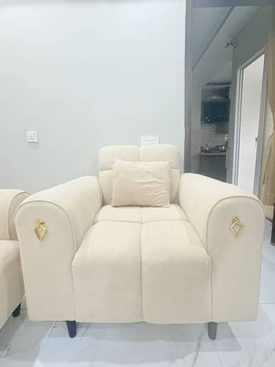 Elegant 5-Seater Sofa Set – Excellent Condition