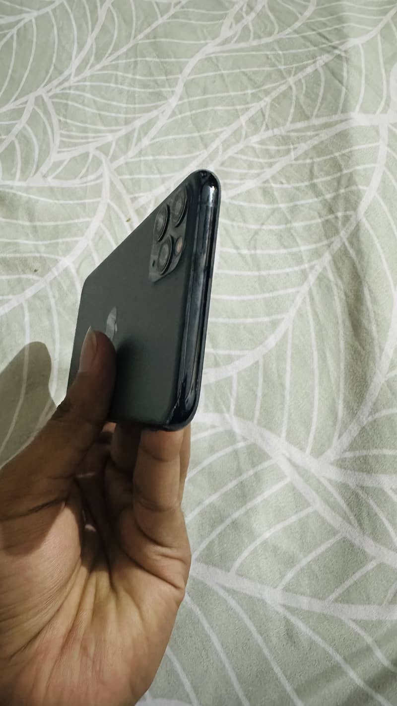 Apple iPhone 11 Pro Max 2