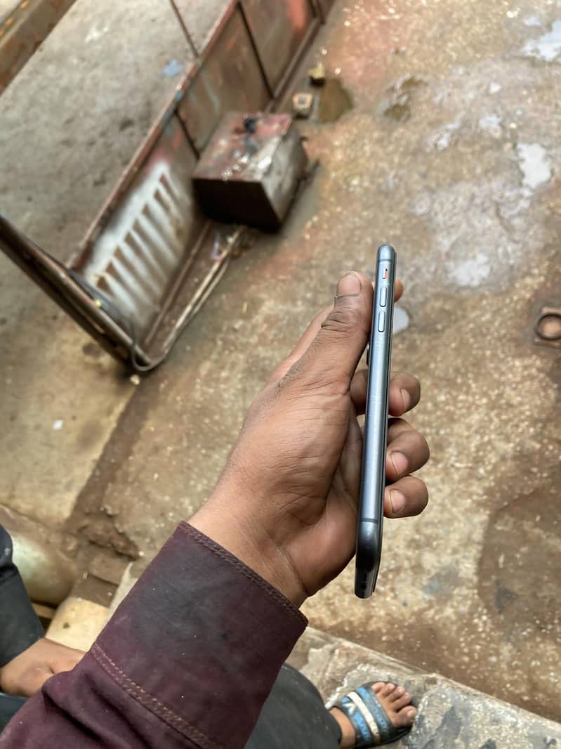Apple iPhone 11 5