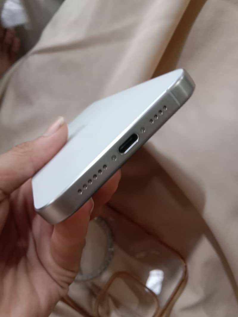 Apple iPhone 15 Pro Max 3