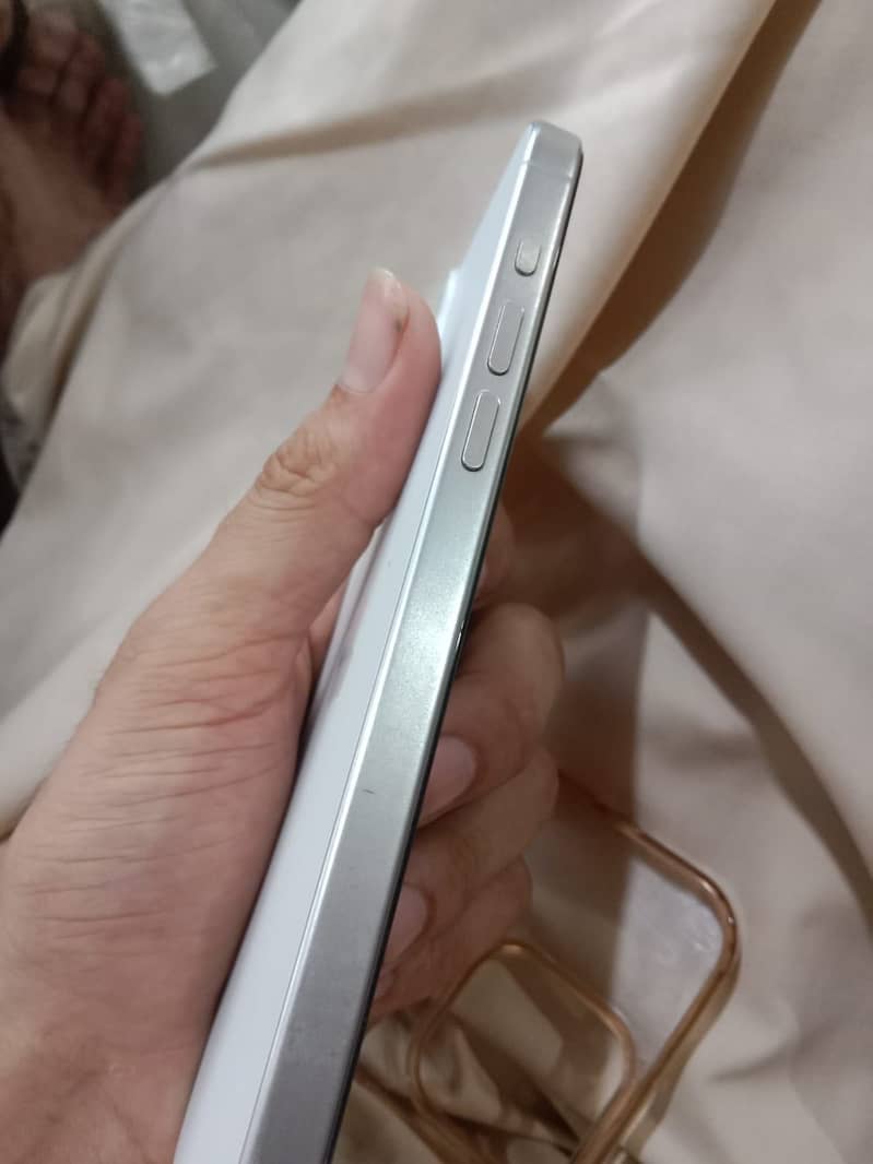 Apple iPhone 15 Pro Max 4