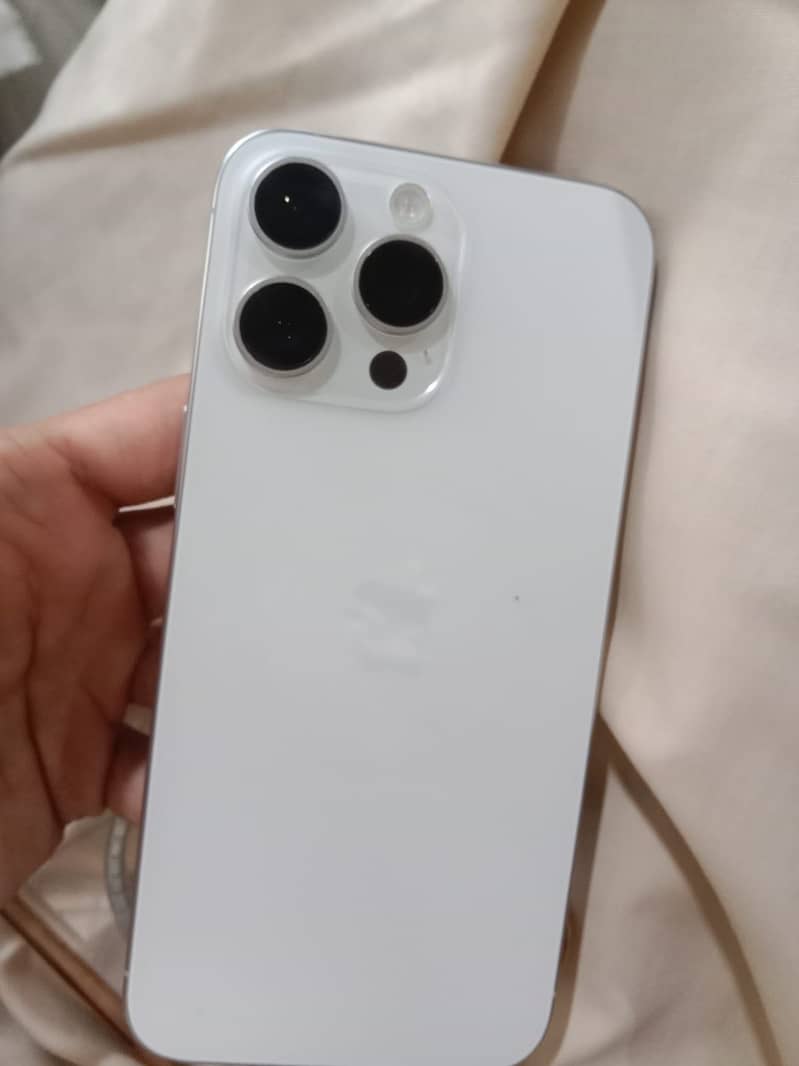 Apple iPhone 15 Pro Max 5
