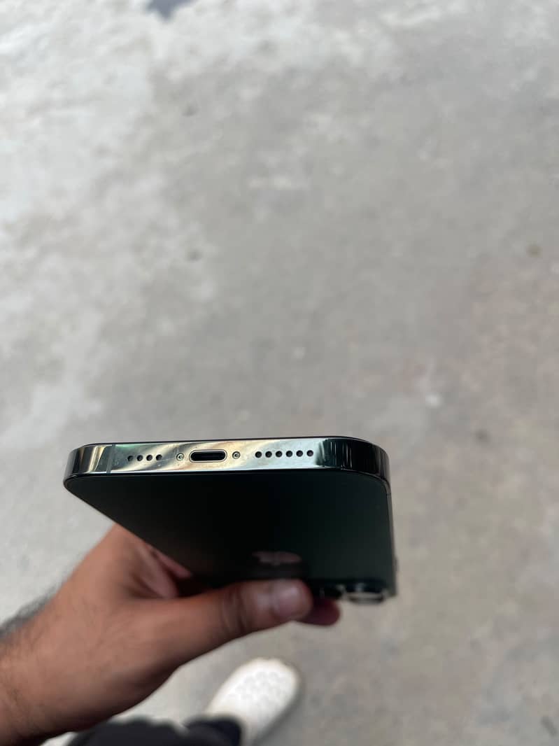 Apple iPhone 13 Pro 0