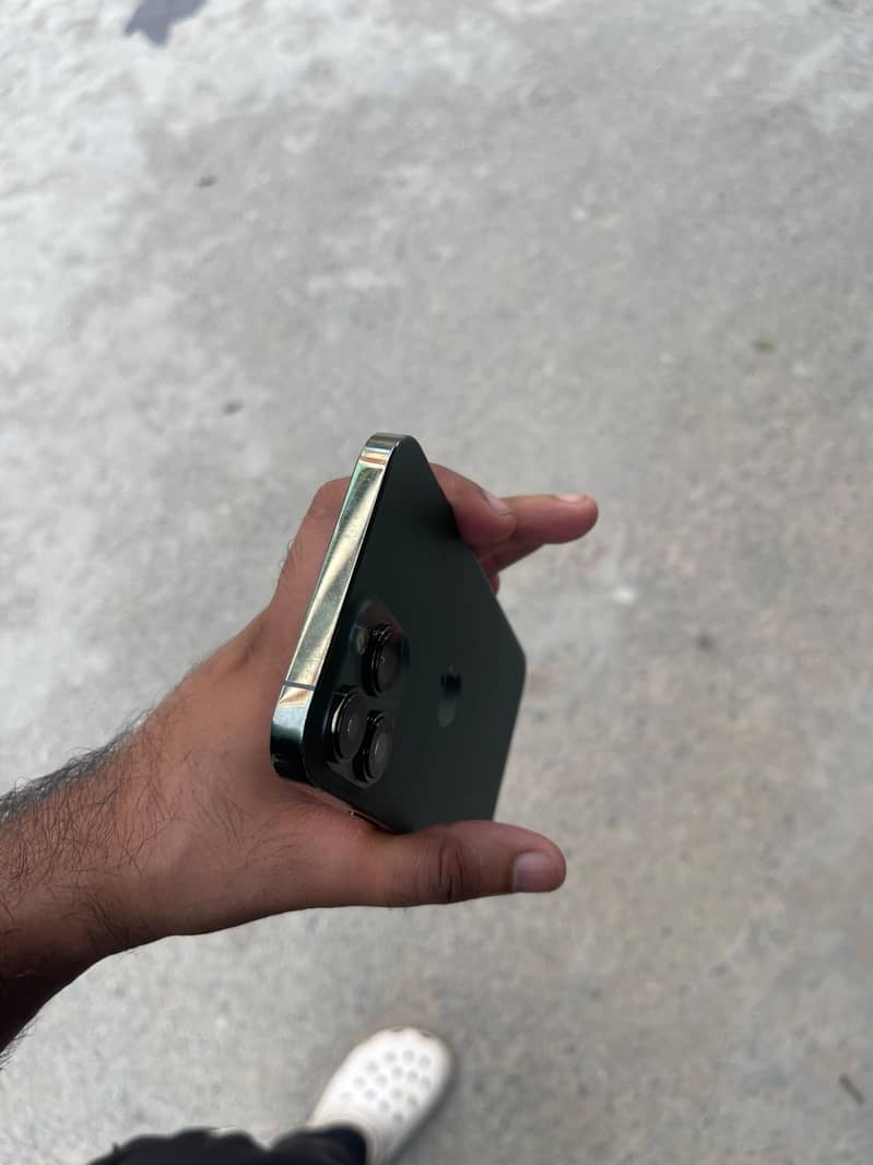 Apple iPhone 13 Pro 2