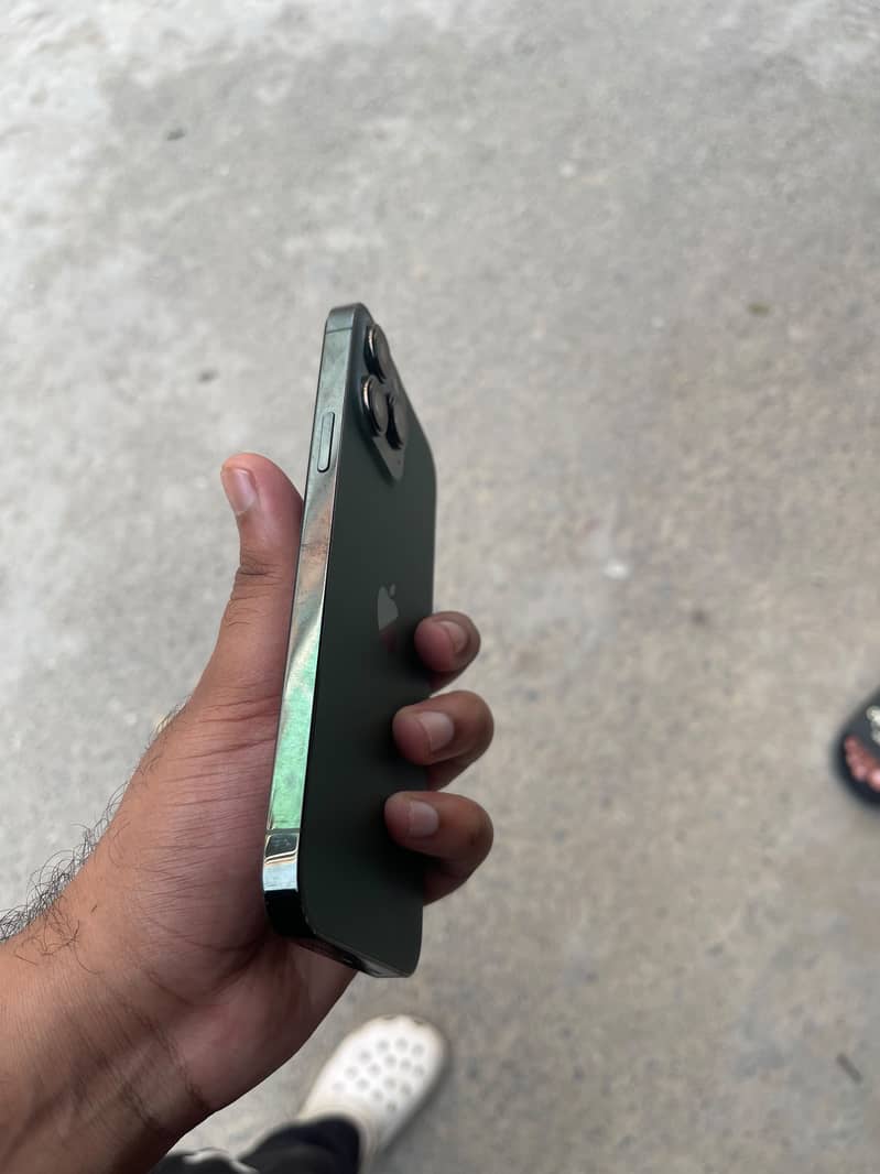 Apple iPhone 13 Pro 3