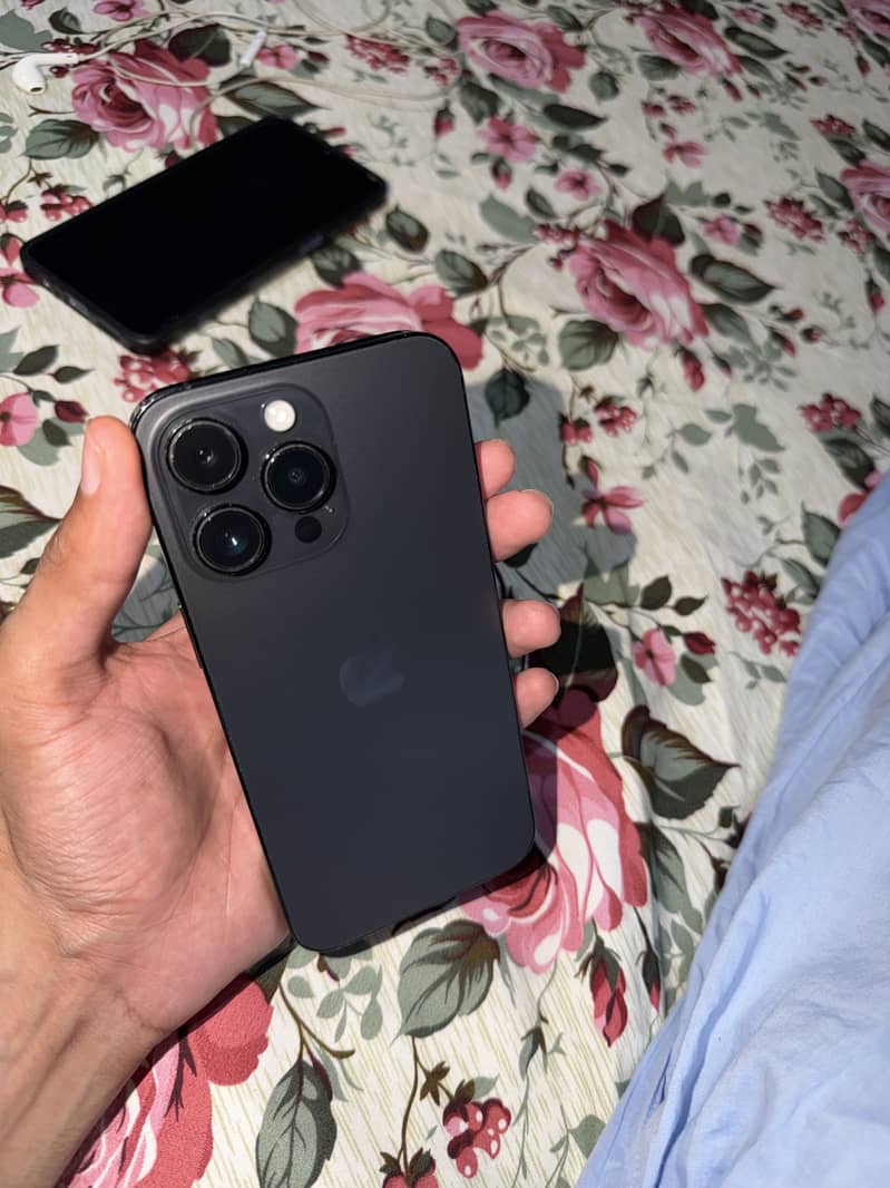 Apple iPhone 14 Pro Max 0
