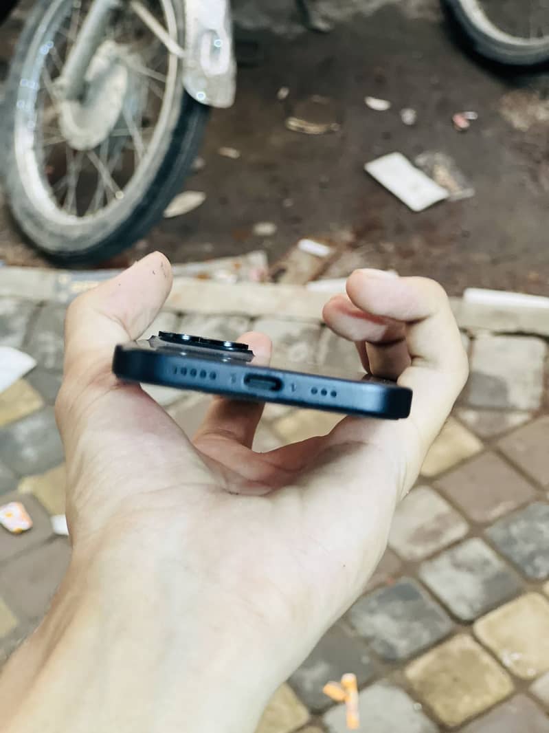 Apple iPhone 15 4