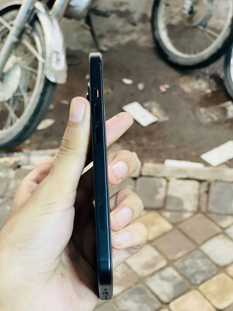 Apple iPhone 15 5