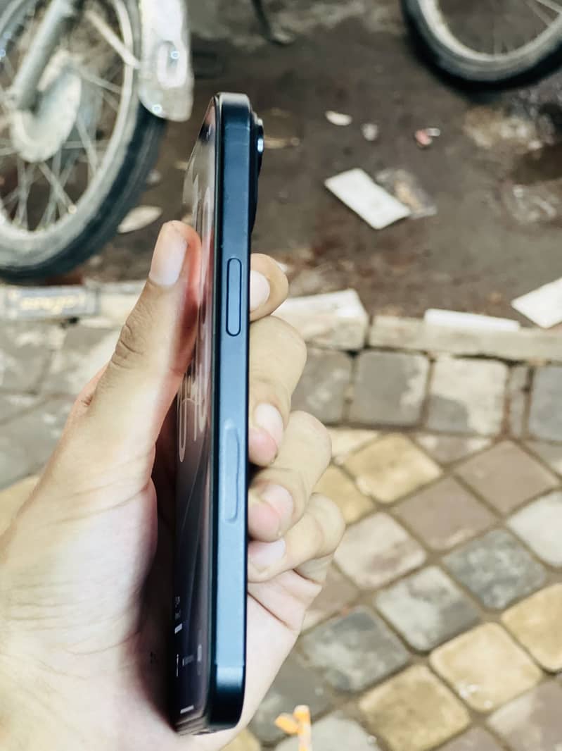 Apple iPhone 15 7