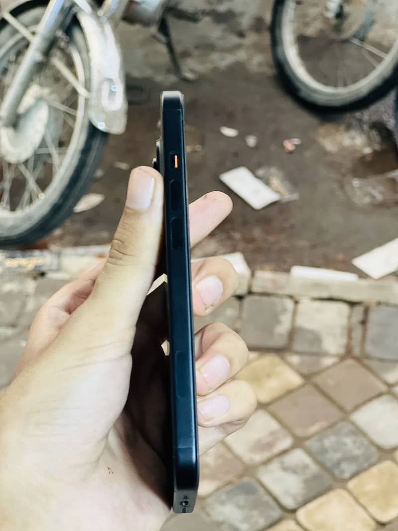 Apple iPhone 15 8