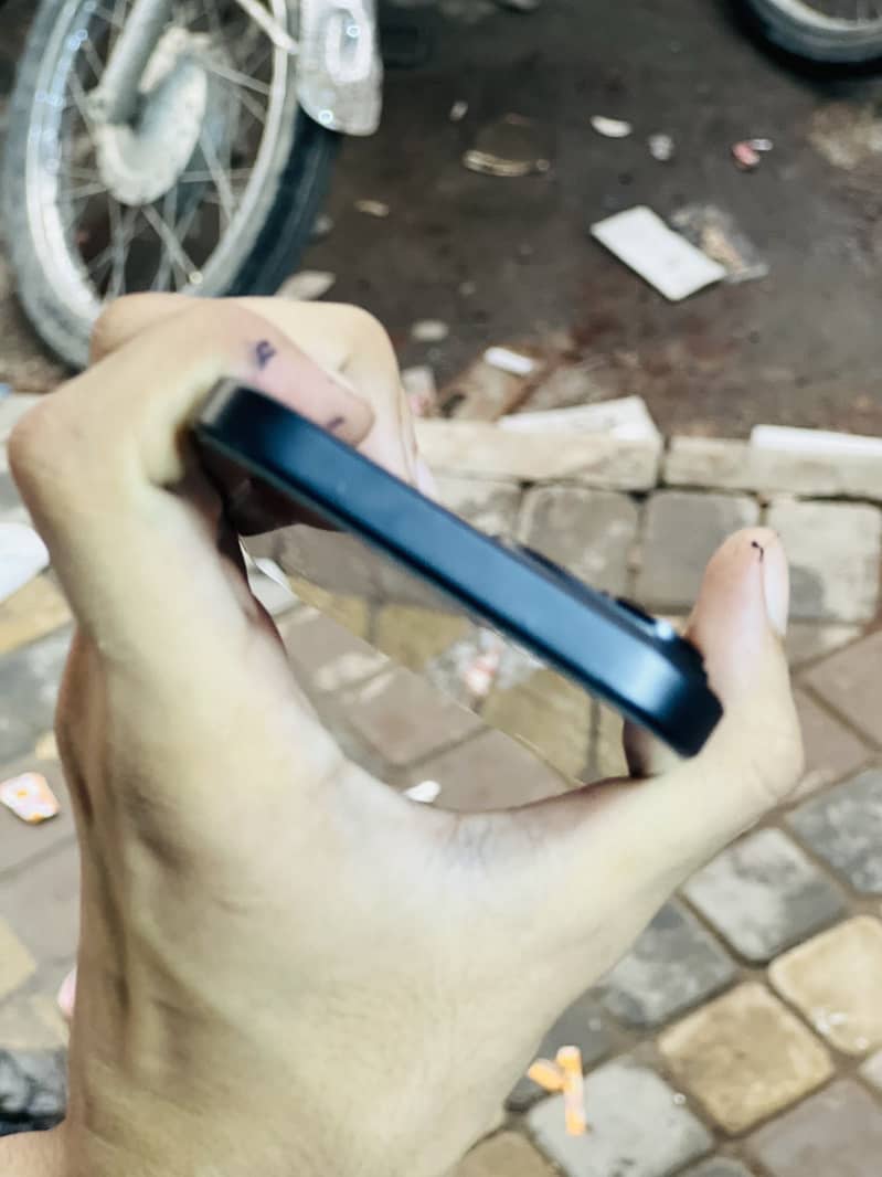 Apple iPhone 15 9
