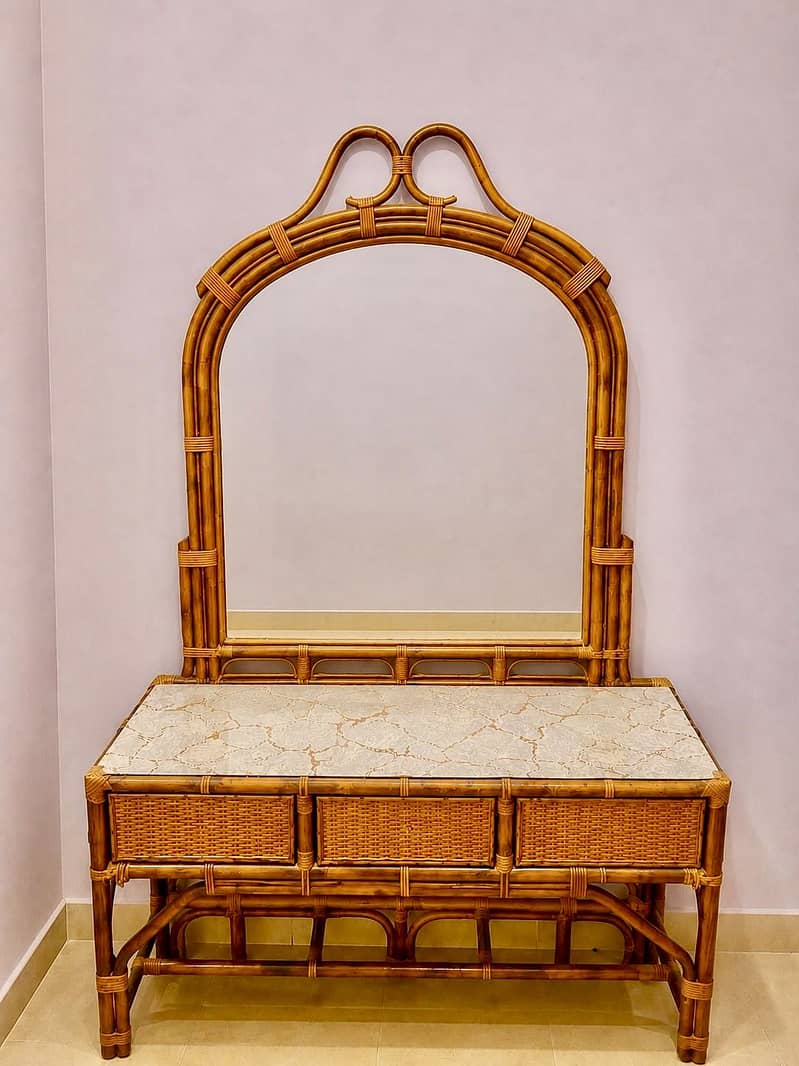Queen size bed with dressing table 1