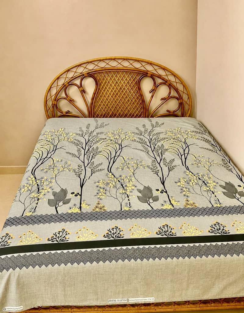Queen size bed with dressing table 2