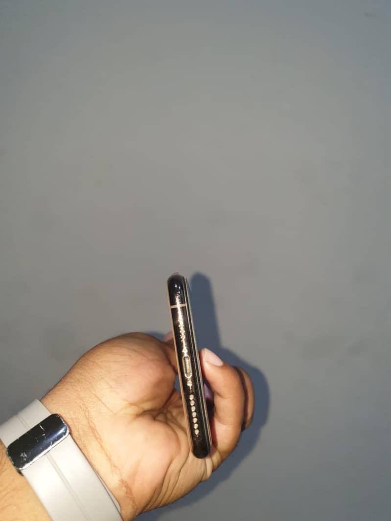 Apple iPhone 11 Pro Max 2
