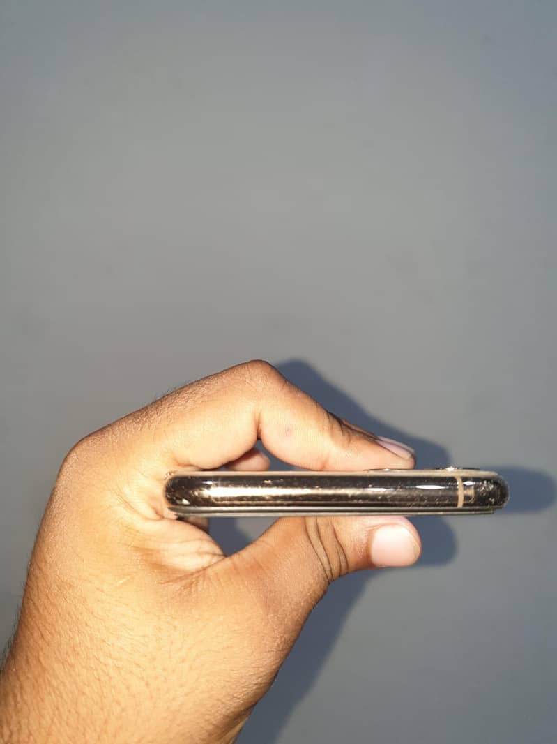 Apple iPhone 11 Pro Max 3