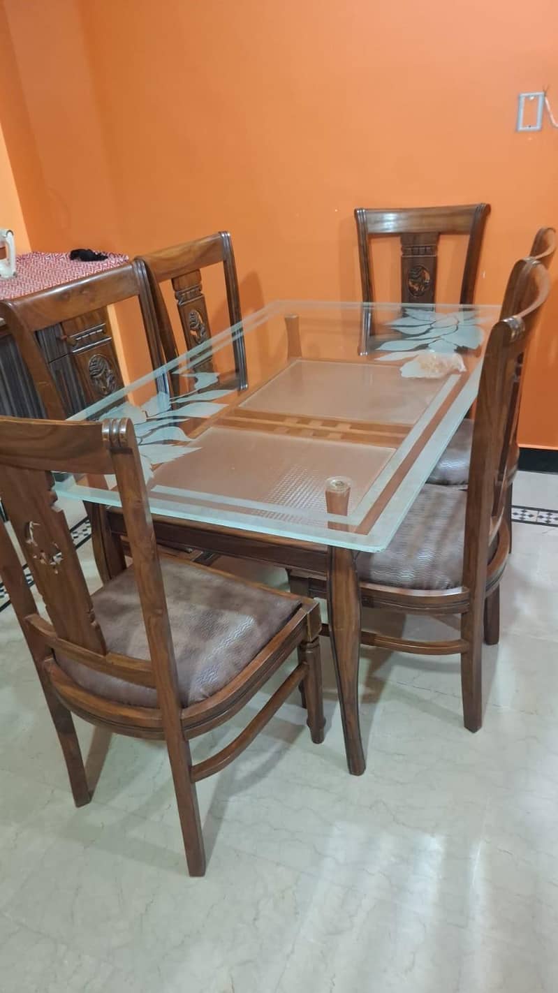Dining table 0