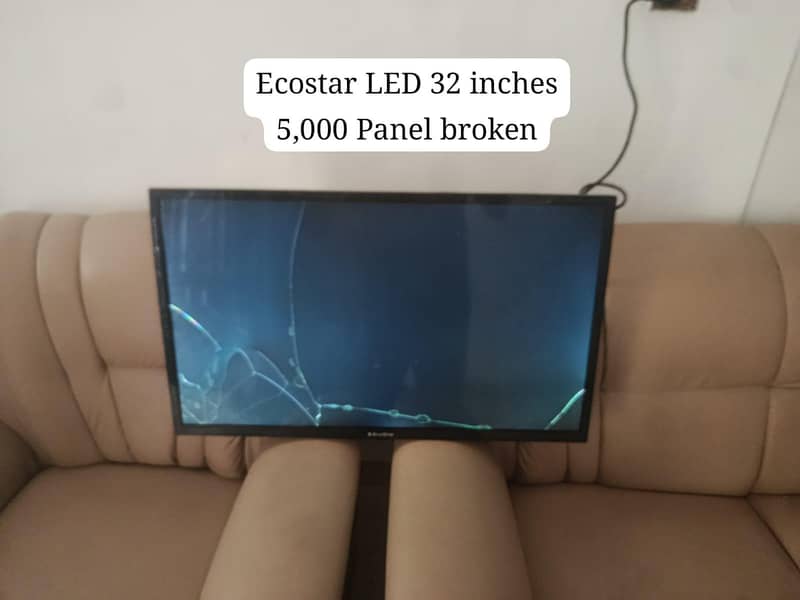 computer TV Table with TV 3