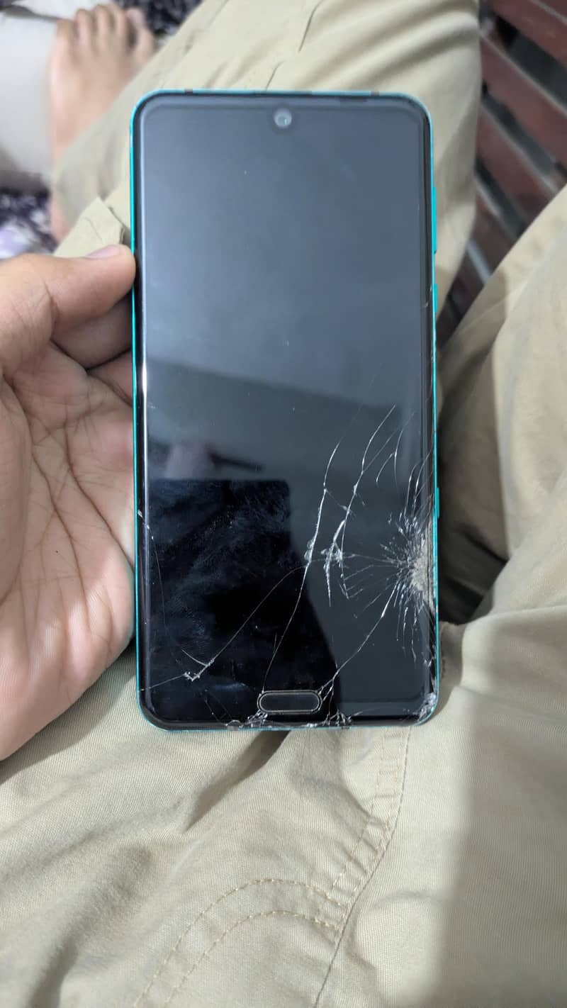 Sharp Aquos R3 1