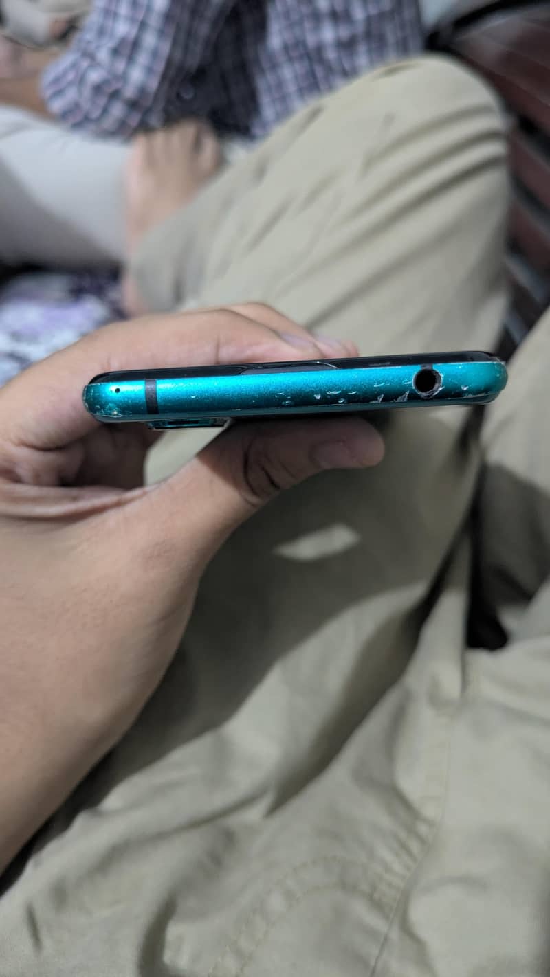 Sharp Aquos R3 4