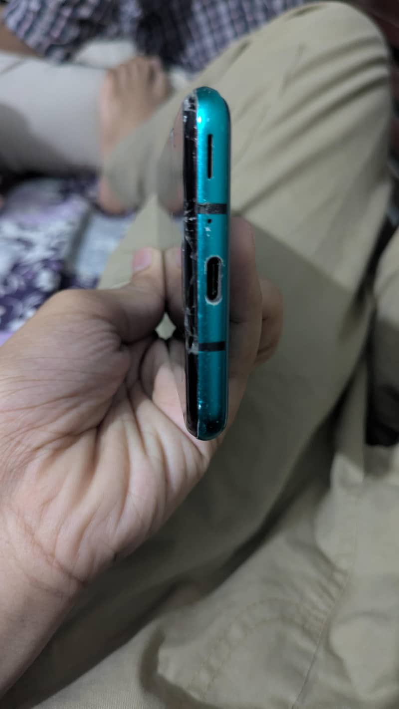 Sharp Aquos R3 5