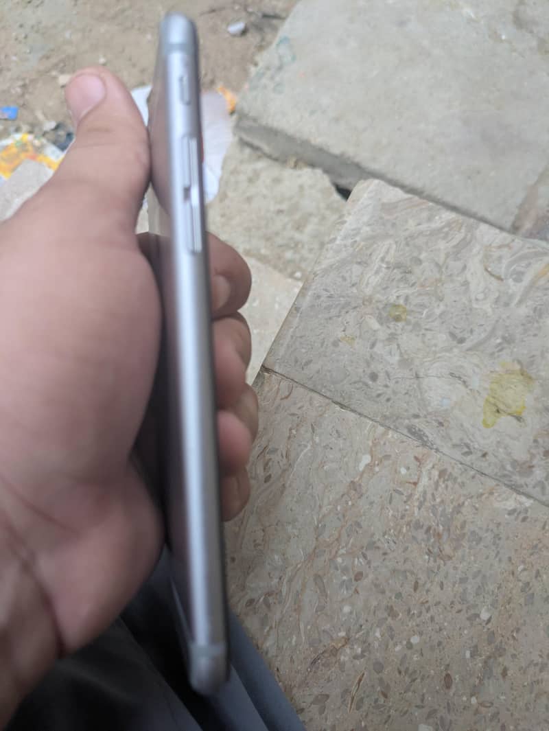 Apple iPhone 6S 1