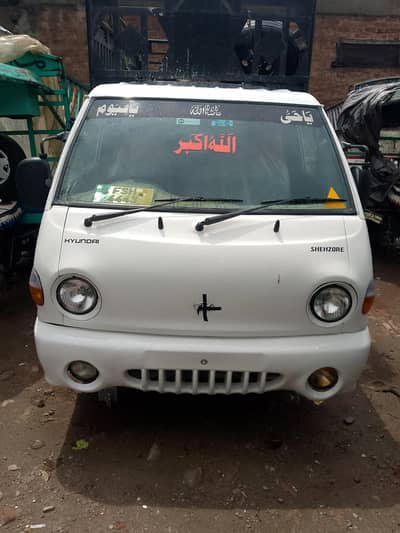Faisalabad city main hai 2005 madel gari hai